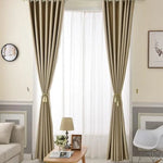 Rideaux élégants beige pour salon moderne, apportant une touche sophistiquée à votre intérieur. Idéals pour filtrer la lumière tout en préservant l'intimité. Accessoires décoratifs parfaits pour un style contemporain et épuré. Complètent harmonieusement le mobilier en ajoutant chaleur et élégance.
