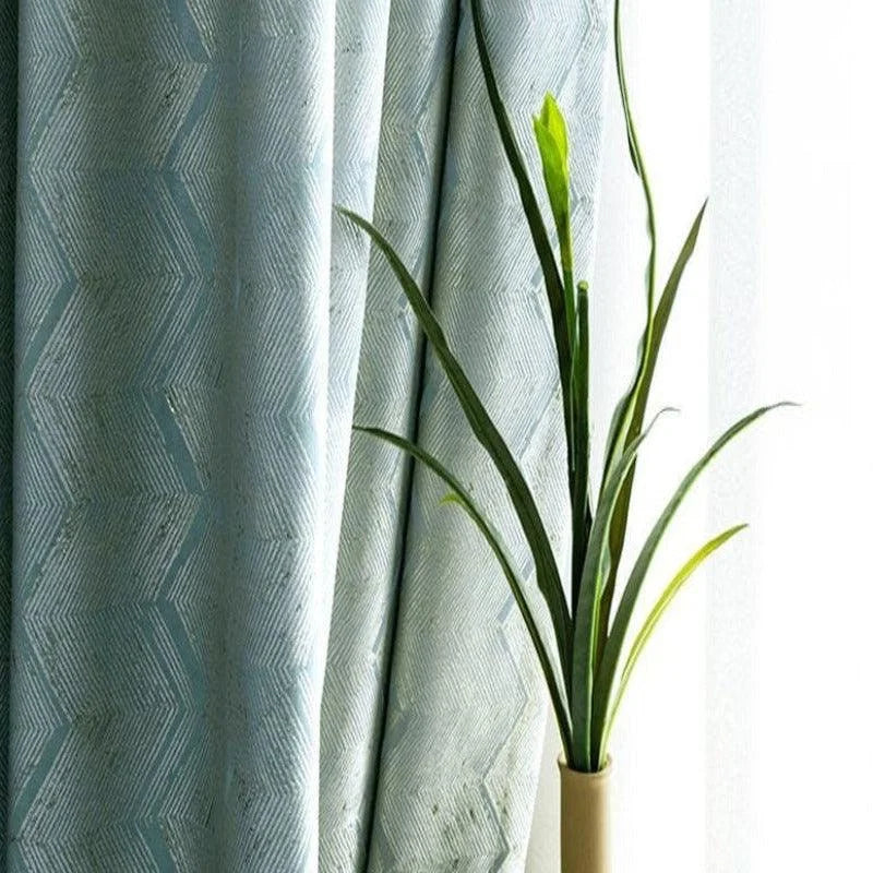 Rideaux bleu clair avec motifs géométriques modernes, parfaits pour ajouter une touche élégante à votre intérieur. Ces rideaux apportent lumière et style, créant une ambiance apaisante dans votre salon ou chambre à coucher. Accessoire de décoration idéal pour un espace contemporain.