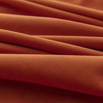 Belle étoffe plissée marron chaleureuse, idéale pour confection de vêtements et décoration intérieure, texture douce et élégante pour une ambiance raffinée et confortable dans votre espace.