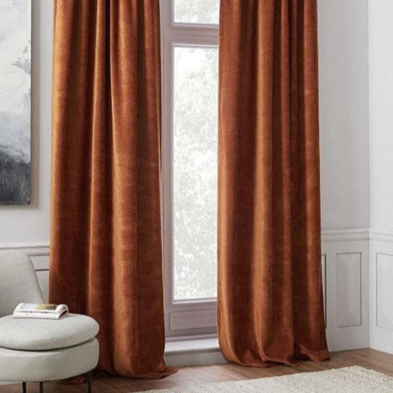 Rideaux élégants couleur terracotta pour salon moderne, ajoutant chaleur et sophistication à votre décoration intérieure. Ideal pour filtrer la lumière et créer une ambiance chaleureuse. Accessoire de maison parfait pour un espace accueillant et stylé.