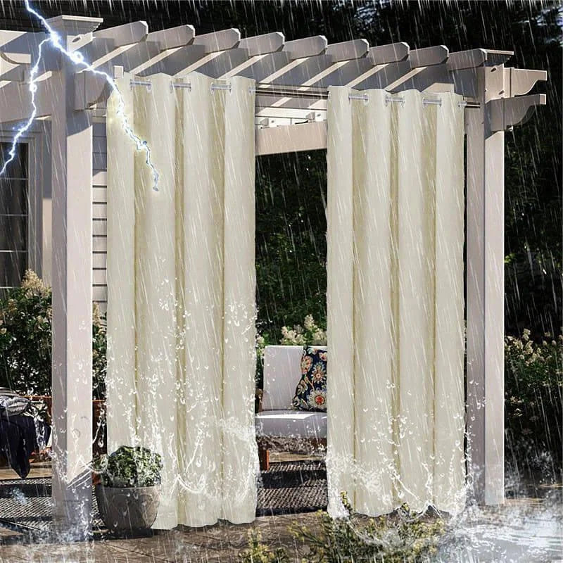 Rideaux extérieurs imperméables pour pergola offrant une protection efficace contre la pluie. Idéal pour créer un espace extérieur confortable et abrité même par temps orageux. Transformez votre terrasse ou jardin en un havre de paix tout en préservant votre mobilier des intempéries. Solution parfaite pour une décoration de jardin élégante et fonctionnelle.
