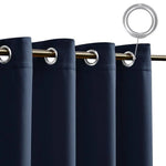 Rideau occultant bleu foncé avec œillets en métal argenté, idéal pour bloquer la lumière et ajouter une touche élégante à votre décoration intérieure. Convient pour salon, chambre à coucher, et bureau. Installation facile sur une tringle à rideaux.