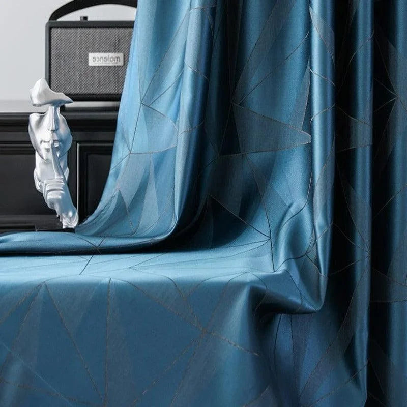 Rideau bleu élégant avec motifs géométriques, idéal pour une décoration intérieure moderne. Parfait pour ajouter une touche de sophistication à votre salon ou chambre. Effet chic et contemporain.
