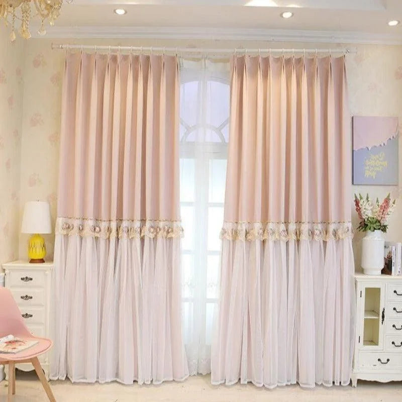 Paire de rideaux élégants et décoratifs pour salon moderne, style romantique et raffiné avec motifs floraux, idéaux pour embellir une pièce et filtrer la lumière. Parfait pour créer une ambiance chaleureuse et accueillante.