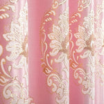 Rideau élégant de couleur rose avec broderies florales ornementales, idéal pour ajouter une touche de sophistication et de charme à tout intérieur. Parfait pour une décoration intérieure raffinée et moderne.