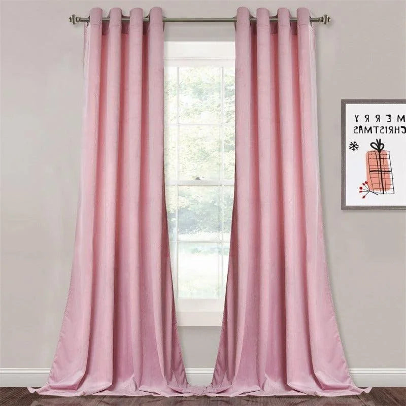 Rideaux roses élégants pour salon, ajoutent une touche de sophistication et de douceur à votre intérieur. Parfaits pour filtrer la lumière tout en embellissant vos fenêtres. Accessoire de décoration idéal pour créer une atmosphère chaleureuse et accueillante.