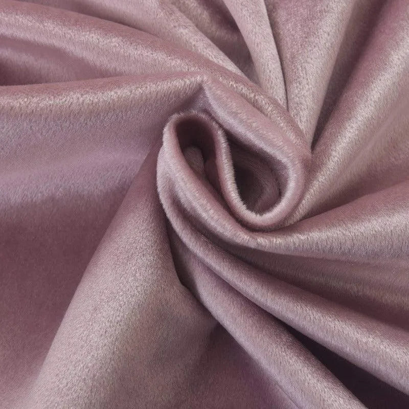 Image montrant un tissu d'un élégant coloris lilas doux, parfait pour ajouter une touche de sophistication à tout projet de décoration intérieure ou de confection de vêtements. La texture fluide et lustrée capte délicatement la lumière, créant ainsi un effet visuel raffiné et moderne. Idéal pour confectionner des rideaux, des coussins ou des tenues glamour.