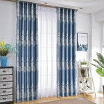 Rideaux élégants bleu avec motifs décoratifs pour chambre ou salon, offrant une ambiance chaleureuse et sophistiquée. Idéal pour filtrer la lumière et ajouter une touche moderne à votre intérieur. Accessoire parfait pour revitaliser votre décoration avec style et élégance.
