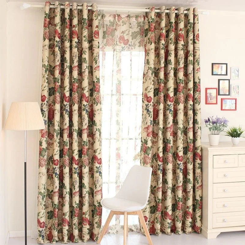 Rideaux élégants avec motif floral pour salon, ajoutant une touche de charme et de couleur à votre intérieur. Idéal pour créer une ambiance chaleureuse et accueillante. Installation facile avec tringle et œillets solides, parfaits pour toutes les saisons. Accessoire déco indispensable pour un espace moderne et raffiné.