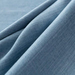 Rideau bleu élégant pour décoration intérieure, ajoutant une touche moderne et apaisante à votre salon ou chambre à coucher.