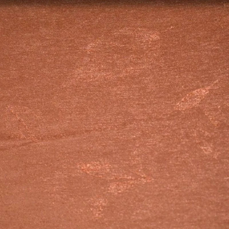 Image d'un tissu uni brun chaud, idéal pour la décoration intérieure ou la création de vêtements sophistiqués. Ce textile se distingue par sa teinte earthy et sa texture douce, parfaite pour apporter chaleur et élégance à vos projets de couture et de décoration.
