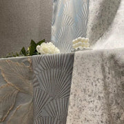 rideau salon gris beige motif géométrique feuilles élégant semi translucide textures variées années 1920