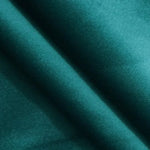 Texture luxueuse et élégante de couleur vert émeraude, idéale pour créer des vêtements haut de gamme ou des accessoires raffinés. Le drapé fluide et la teinte riche apportent une touche de sophistication à tout projet créatif.