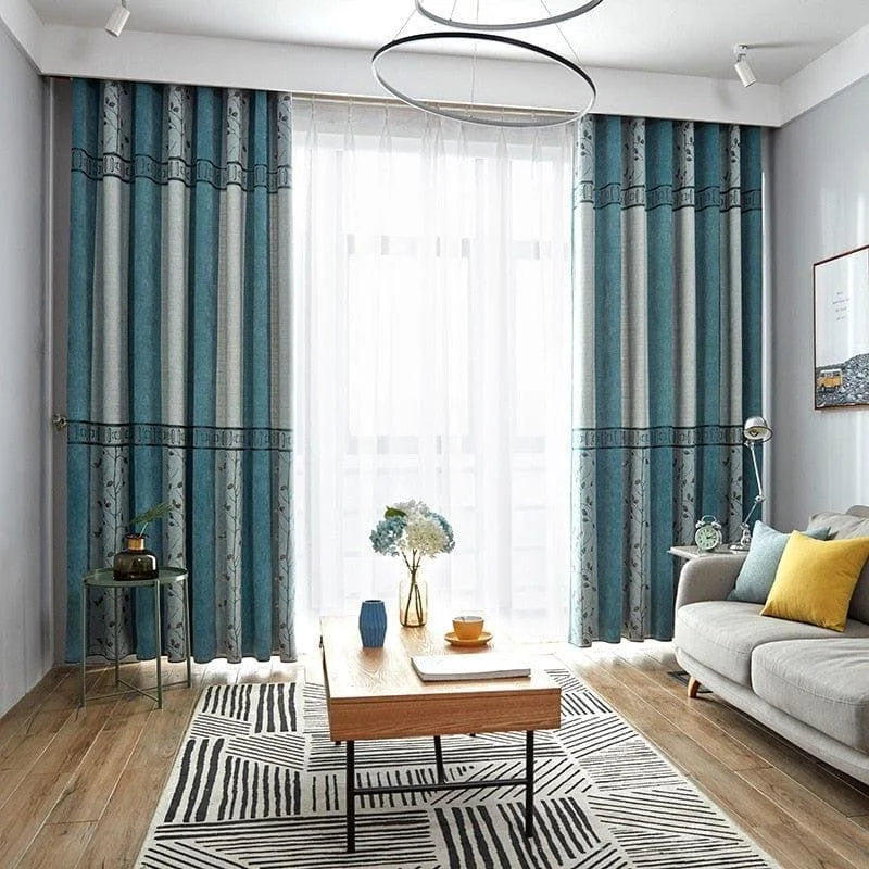 Rideaux modernes bleu et gris pour salon, parfaits pour ajouter une touche d'élégance à votre décoration intérieure. Idéal pour harmoniser le style contemporain de votre pièce avec des éléments colorés.