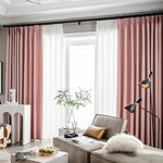 Rideaux élégants rose pâle et blanc pour un salon moderne et lumineux, ajoutant une touche de raffinement à votre décor intérieur. Accessoirisez votre pièce avec ces rideaux pour un style chic et accueillant. Transformez votre espace de vie avec ces superbes habillages de fenêtre.