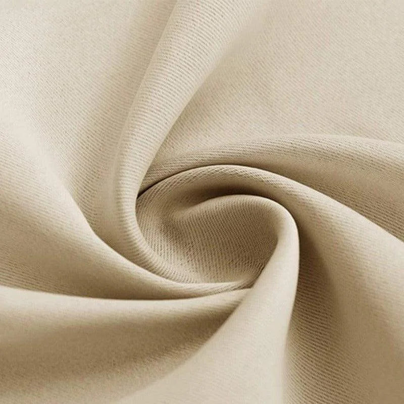 Tissu beige élégant, idéal pour la confection de vêtements raffinés, offrant souplesse et confort. Parfait pour les créations de mode ou les applications textiles décoratives intérieures. L'harmonie du ton neutre s'adapte à divers styles et tendances.