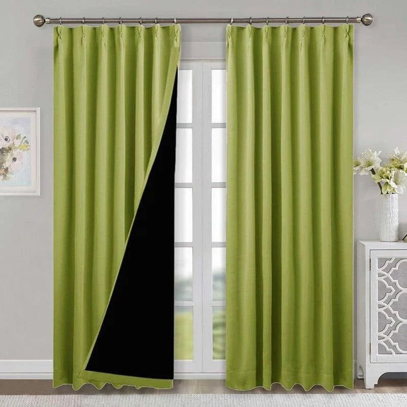 Rideaux occultants verts pour salon, conçus pour bloquer la lumière et offrir une ambiance intime et chaleureuse. Idéals pour n'importe quelle décoration intérieure, ces rideaux associent élégance et fonctionnalité. Parfaits pour les grandes fenêtres, ils apportent une touche moderne et raffinée à votre espace.