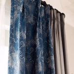 Rideaux élégants à motifs de nuages bleus, ajoutant une touche artistique et contemporaine à votre intérieur. Parfaits pour créer une ambiance apaisante et sophistiquée. Idéals pour salon ou chambre, ces rideaux décoratifs savent habiller les fenêtres avec style.