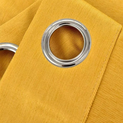 Rideaux à œillets jaunes pour décoration intérieure, ajoutant une touche lumineuse et moderne à votre maison. Idéal pour le salon, la chambre ou la salle à manger, ces rideaux offrent une solution élégante pour l'habillage de fenêtres. Leur design pratique facilite une installation rapide sur une tringle.