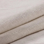 Image d'un tissu beige polyvalent, idéal pour la confection de vêtements, rideaux ou housses. Sa texture légère et élégante s'adapte parfaitement à divers projets de couture et de décoration intérieure. Ajoutez une touche de douceur et de sophistication à votre espace avec ce textile de qualité.