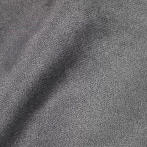 Tissu gris élégant, parfait pour la confection de vêtements chics et intemporels, offrant un style moderne et raffiné.