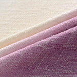 Textile rose et beige présentant une texture douce et confortable, idéal pour la confection de vêtements ou de décoration intérieure.