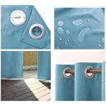Rideaux bleu imperméables avec œillets robustes de 5 cm de diamètre, parfaits pour l'extérieur. Design élégant qui ajoute une touche moderne à votre terrasse. Idéals pour protéger contre les rayons du soleil et l'humidité.