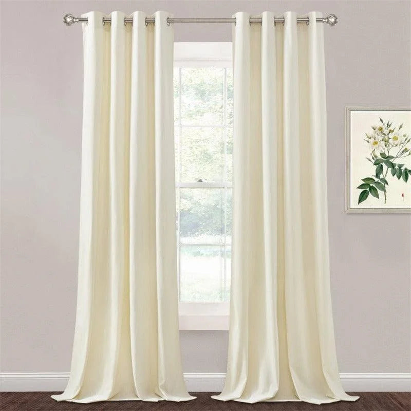 Rideaux élégants et modernes de couleur beige pour salon, style contemporain, solution idéale pour habiller vos fenêtres tout en ajoutant une touche de sophistication à votre décoration intérieure.