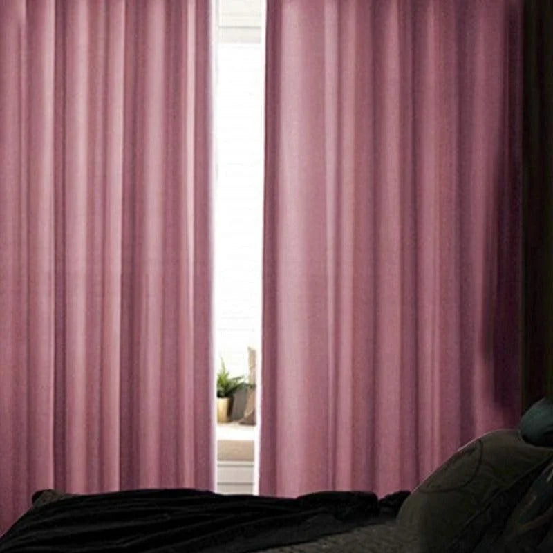 Rideaux occultants mauves pour chambre à coucher, parfaits pour bloquer la lumière et créer une ambiance calme et apaisante. Accessoire idéal pour ajouter une touche de couleur élégante à votre décoration intérieure.