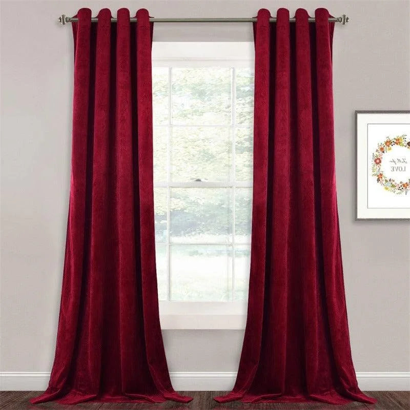 Rideaux rouges élégants pour salon, fenêtres couvertes avec style, décoration intérieure moderne, longueur jusqu'au sol, parfaits pour ajouter une touche de couleur à votre maison.