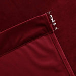 Drap-housse rouge bordeaux doux avec bords renforcés, ajustement parfait garanti avec une profondeur de 45 cm pour une tenue optimale sur le matelas. Parfait pour ajouter une touche élégante et chaleureuse à votre chambre.
