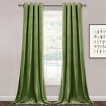 Paire de rideaux verts élégants pour salon moderne, ajoutant une touche de couleur vive à la décoration intérieure. Ces rideaux offrent une occultation parfaite pour créer une ambiance chaleureuse et intime, tout en mettant en valeur les fenêtres. Accessoire idéal pour embellir votre espace de vie avec style et sophistication.