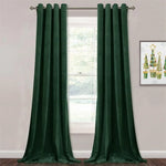 Rideaux verts élégants pour salon, fenêtre avec tringle moderne, style contemporain. Idéaux pour ajouter une touche de sophistication et de couleur à votre intérieur, tout en offrant une excellente gestion de la lumière et de l'intimité.