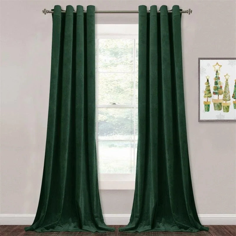 Rideaux verts élégants pour salon, fenêtre avec tringle moderne, style contemporain. Idéaux pour ajouter une touche de sophistication et de couleur à votre intérieur, tout en offrant une excellente gestion de la lumière et de l'intimité.