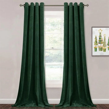 Rideaux verts élégants pour salon, fenêtre avec tringle moderne, style contemporain. Idéaux pour ajouter une touche de sophistication et de couleur à votre intérieur, tout en offrant une excellente gestion de la lumière et de l'intimité.