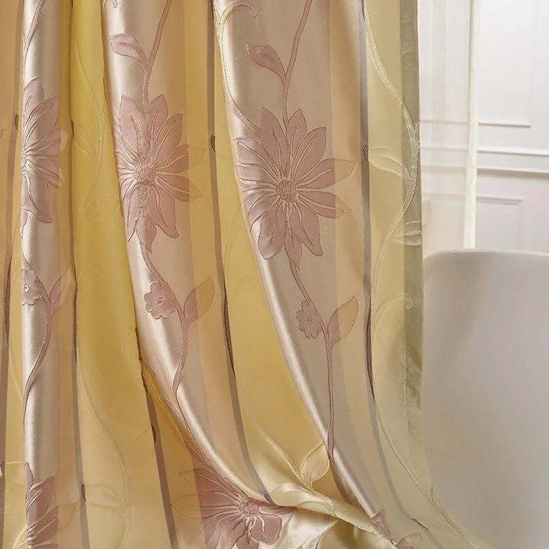 Rideau décoratif élégant avec motif floral en relief, idéal pour apporter une touche de sophistication et de douceur à votre intérieur. Ces motifs raffinés offrent une ambiance chaleureuse et accueillante, parfaits pour compléter la décoration de votre salon ou chambre à coucher. Facile à accrocher et à entretenir, ce rideau est une solution esthétique pour habiller vos fenêtres avec style.