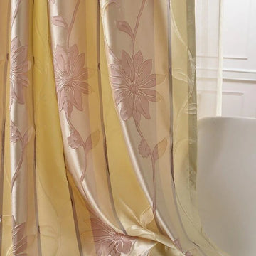 Rideau décoratif élégant avec motif floral en relief, idéal pour apporter une touche de sophistication et de douceur à votre intérieur. Ces motifs raffinés offrent une ambiance chaleureuse et accueillante, parfaits pour compléter la décoration de votre salon ou chambre à coucher. Facile à accrocher et à entretenir, ce rideau est une solution esthétique pour habiller vos fenêtres avec style.