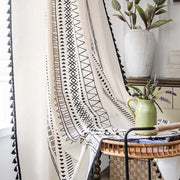 rideau voilage blanc noir motifs tribaux franges boules bohème ethnique rustique