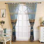 Rideaux élégants pour salon avec motifs floraux, couleur bleue et dorée, ajoutant une touche de sophistication et de style classique à votre décoration intérieure. Parfaits pour habiller vos fenêtres et créer une ambiance chaleureuse.