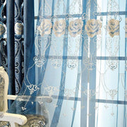 rideau voilage floral bleu beige ornements dorés passe tringle plis flamands haut qualité translucent