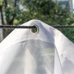 Bâche résistante avec œillet métallique durable pour fixation facile, idéale pour protéger vos biens en extérieur, vue détaillée du système d'attache pratique et fiable. Accessoire essentiel pour jardinage et aménagement extérieur, offrant une protection efficace contre les éléments.