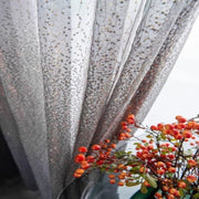 rideau voilage gris paillettes transparent moderne élégant tringle ajouré fleurs vase vernis