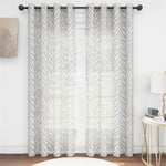 Rideaux à motifs modernes pour salon, offrant une décoration élégante et lumineuse. Parfaits pour habiller une fenêtre avec style, ces rideaux apportent une touche contemporaine à votre intérieur. Idéal pour une ambiance chaleureuse et accueillante. Adaptés à divers styles de décoration, ces rideaux constituent un choix décoratif incontournable.