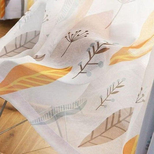 Voilage décoratif aux motifs de feuilles colorées, idéal pour embellir votre intérieur avec une touche naturelle. Ce rideau translucide apporte une ambiance chaleureuse et lumineuse à votre pièce tout en préservant votre intimité. Parfait pour un salon ou une chambre à coucher.