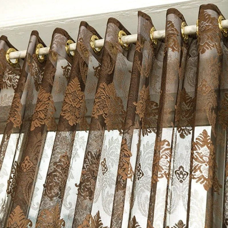 Rideau élégant à motifs floraux marron pour décoration intérieure, idéal pour un salon ou une chambre, apportant une touche raffinée à votre espace de vie. Conception moderne et style délicat pour embellir vos fenêtres tout en permettant un bon passage de la lumière naturelle.