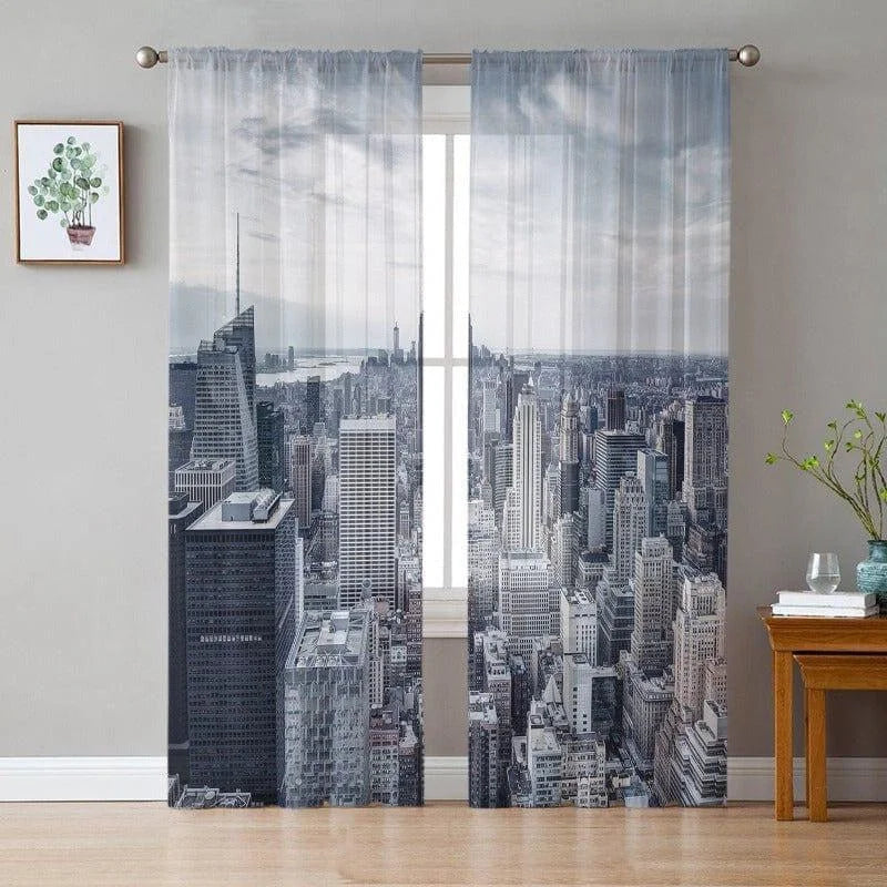 Rideau panoramique représentant une vue urbaine spectaculaire, idéal pour apporter une touche contemporaine et sophistiquée à votre intérieur. Parfait pour les espaces modernes, ce rideau offre une immersion visuelle dans l'architecture urbaine. Transformez votre salon ou votre chambre avec cette décoration murale distinctive, inspirée par le paysage citadin.