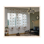 Rideaux élégants avec motifs dorés, idéaux pour un salon moderne. Ces rideaux apportent une touche raffinée à la décoration intérieure tout en permettant la diffusion de la lumière naturelle. Accessoire parfait pour sublimer votre espace de vie, en ajoutant une ambiance chic et accueillante.