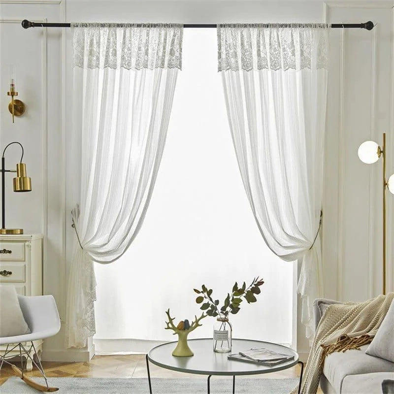 Rideaux blancs élégants pour salon moderne, apportant une touche de lumière et de sophistication à votre espace. Décoration intérieure chic avec mobilier contemporain. Convient parfaitement pour un design épuré et lumineux. Idéal pour créer une ambiance chaleureuse et accueillante dans votre maison.