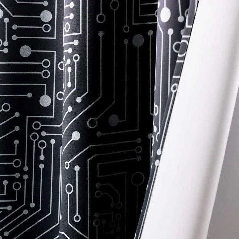 Rideau de douche au design moderne avec imprimé de circuit électronique, idéal pour une salle de bain contemporaine. Motif technologique unique apportant une touche futuriste à votre espace. Facile à installer et entretien sans souci, ce rideau se distingue par son esthétique innovante et captivante. Parfait pour les amateurs de décoration avant-gardiste.