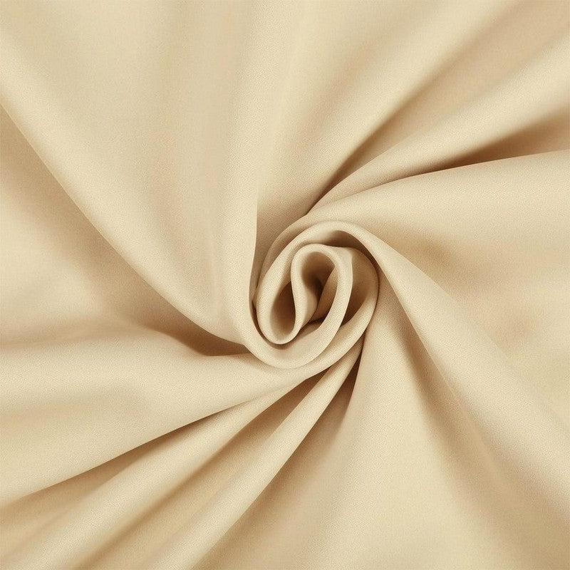 Tissu beige enroulé en spirale, idéal pour la confection de vêtements et décoration intérieure, offrant élégance et douceur visuelle. Parfait pour ajouter une touche de sophistication à vos projets artisanaux.